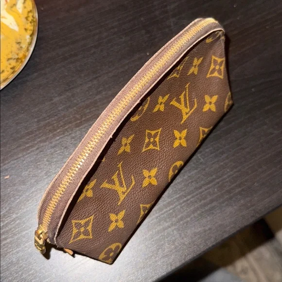 Louis Vuitton Brown and Gold Monogram Clutch - Picture 12 of 16